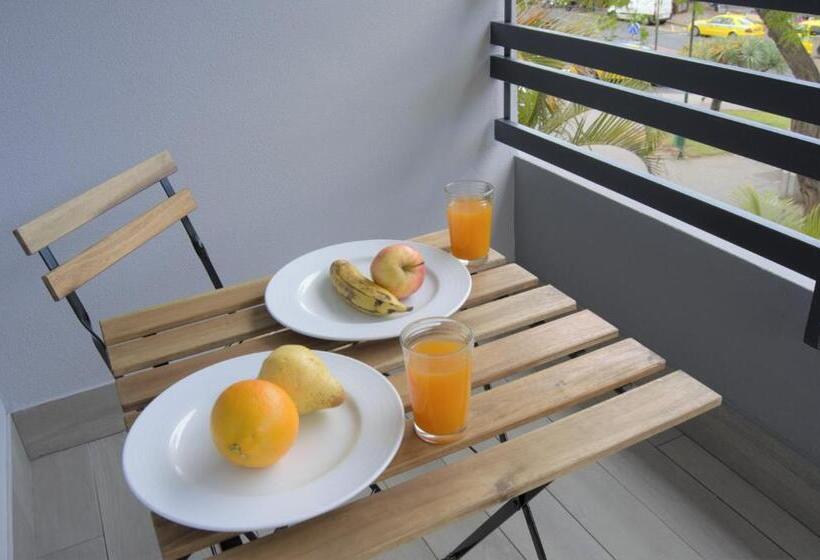 Студио Стандарт с Балконом, Apartamentos Turísticos Vitoria By Petit Hotels