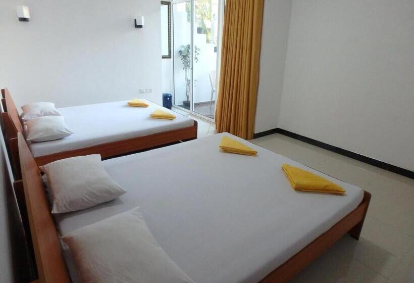 اتاق خانوادگی, K Holiday