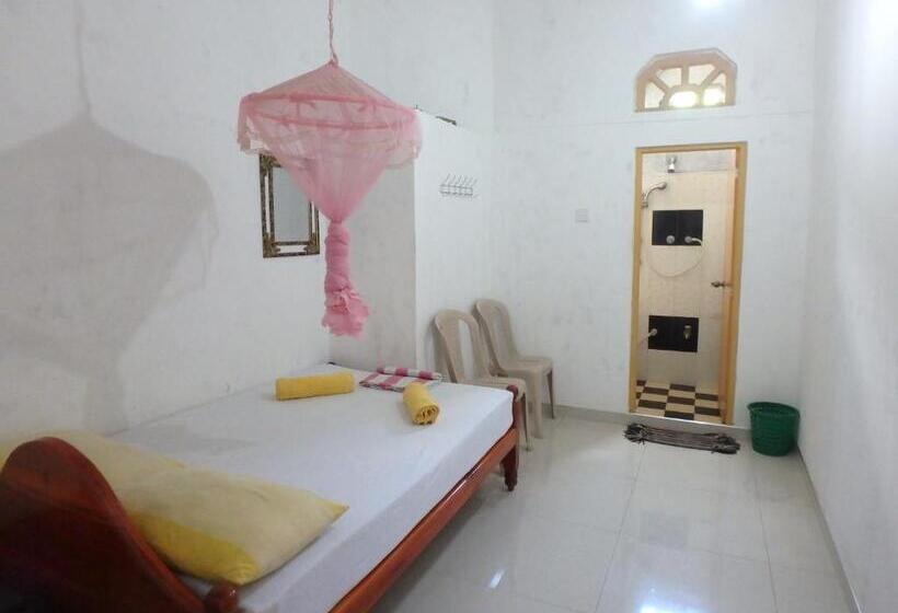 اتاق اکونومی, K Holiday