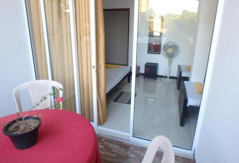 اتاق استاندارد سه نفره, K Holiday