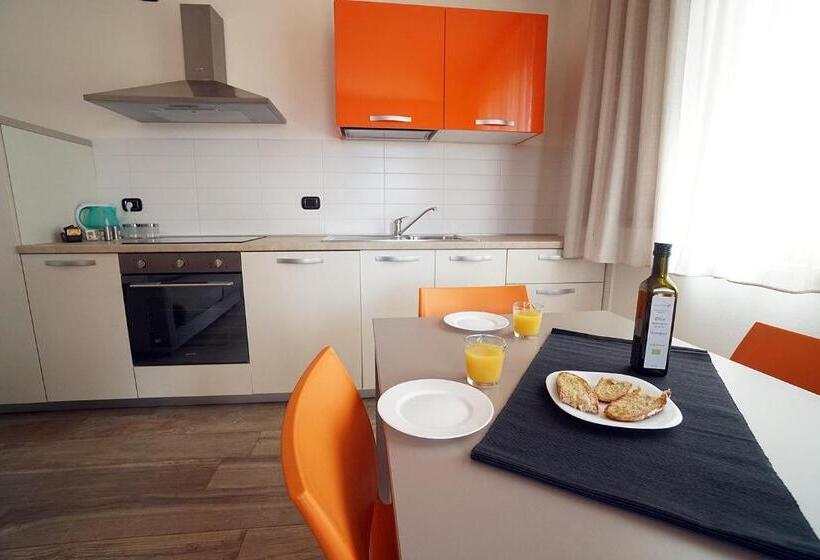 דירת חדר נוף לבריכה, Cascina Al Colle