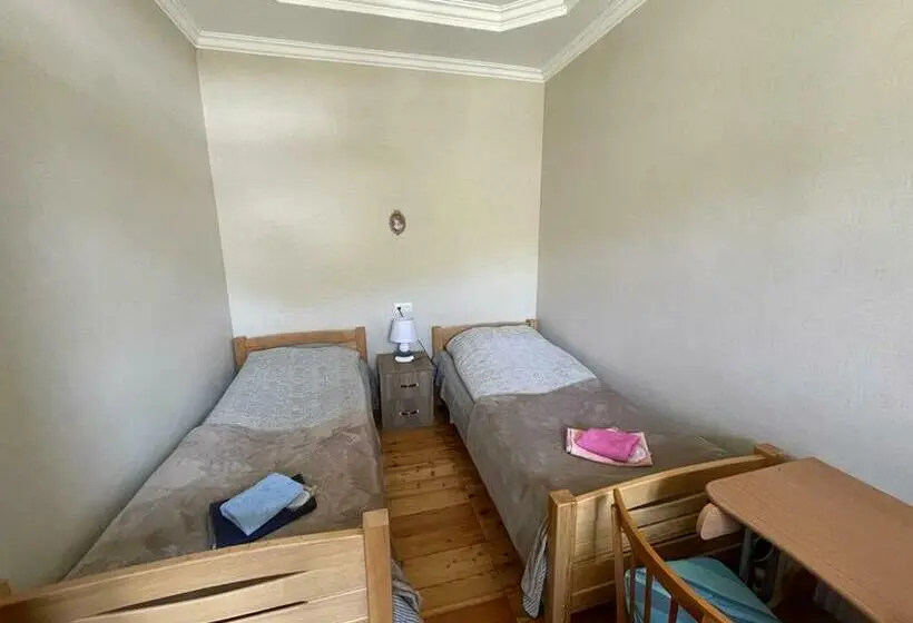 اتاق استاندارد سه تخته با بالکن, Family Hotel 7 Sisters