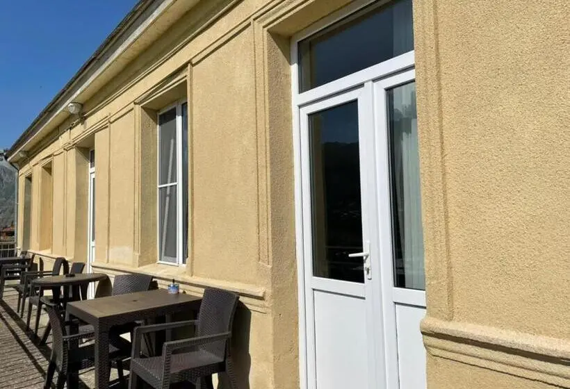 اتاق خانوادگی با چشمانداز کوه, Family Hotel 7 Sisters