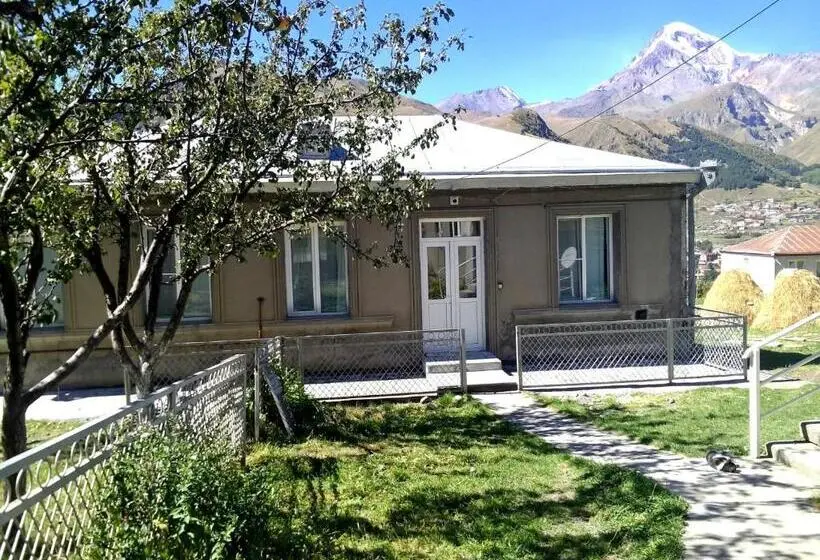 اتاق استاندارد سه تخته با چشمانداز باغ, Family Hotel 7 Sisters