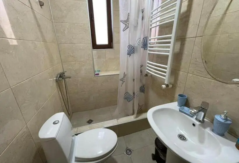 اتاق استاندارد سه تخته با چشمانداز باغ, Family Hotel 7 Sisters