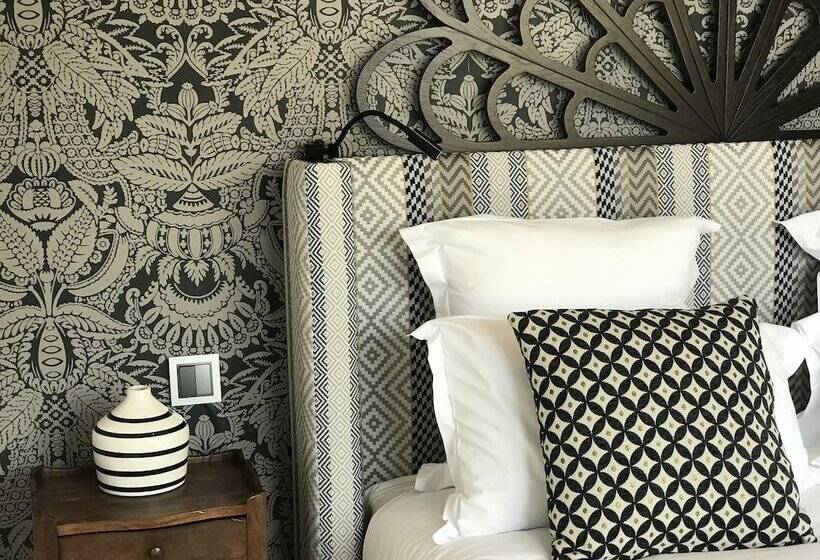 Suite with Pool, Minera