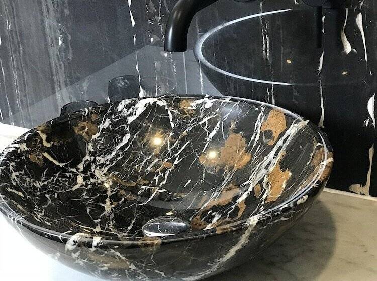 Suite with Pool, Minera