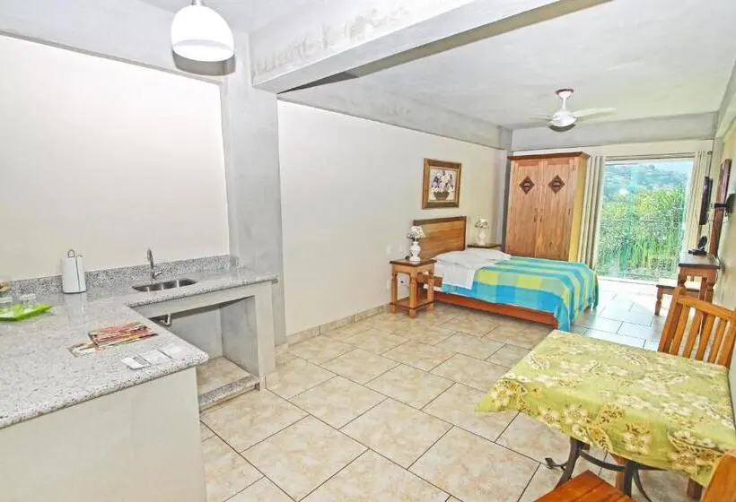 Standard-studio, Aventureiro Pousada