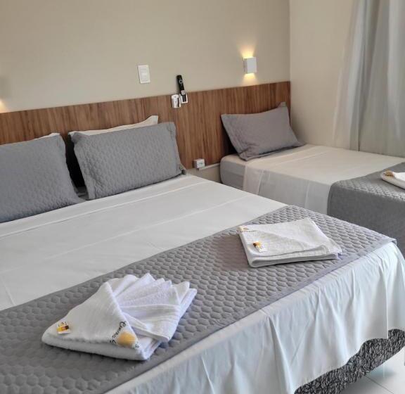 Quarto Triplo Estandar com Sacada, Pousada Concha Dourada
