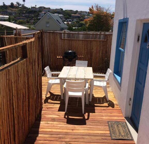 سوییت خانوادگی, The Green Palm Cottage