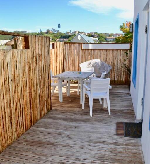 سوییت خانوادگی, The Green Palm Cottage