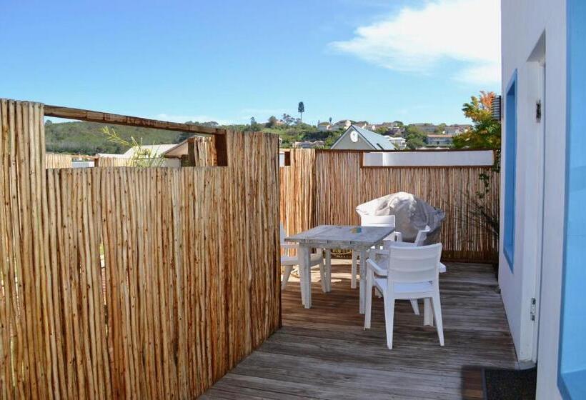 سوییت خانوادگی, The Green Palm Cottage