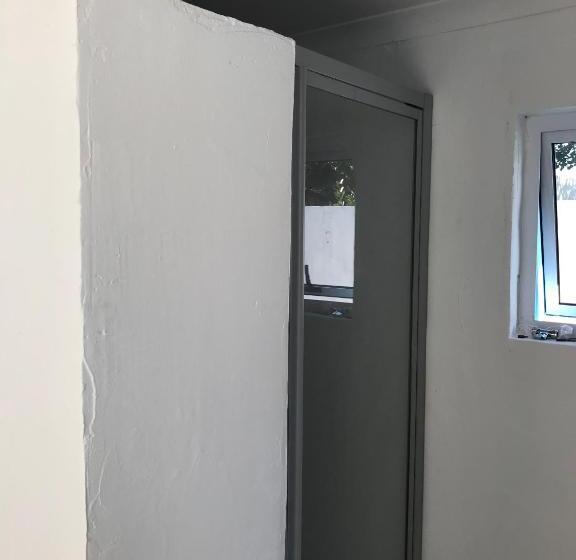 سوییت خانوادگی, The Green Palm Cottage