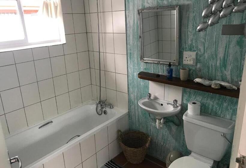 سوییت خانوادگی, The Green Palm Cottage