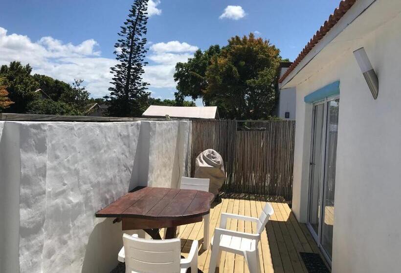 اتاق استاندارد سه نفره, The Green Palm Cottage