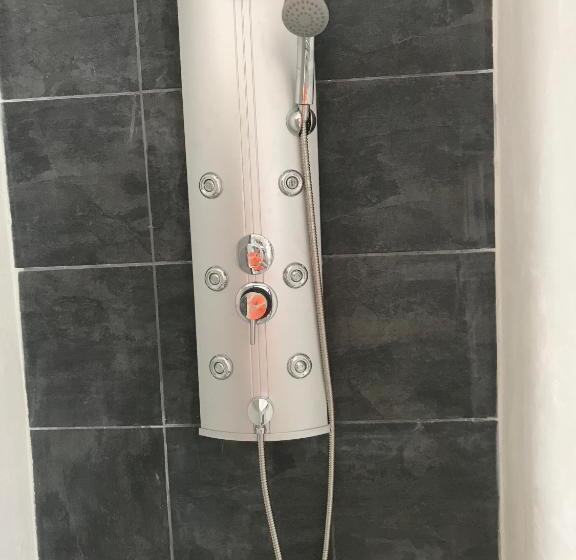 اتاق استاندارد سه نفره, The Green Palm Cottage