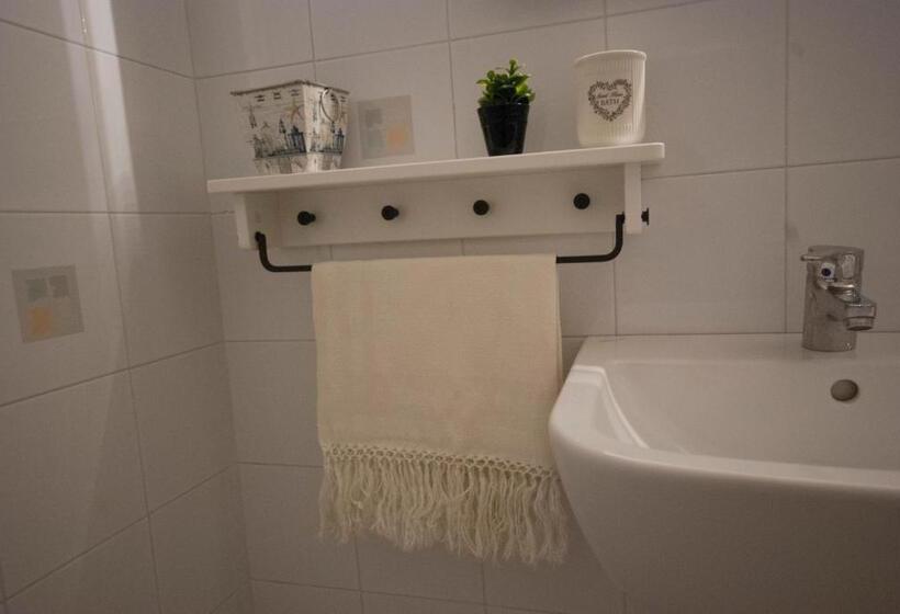 חדר משפחתי, Cà De Lelio