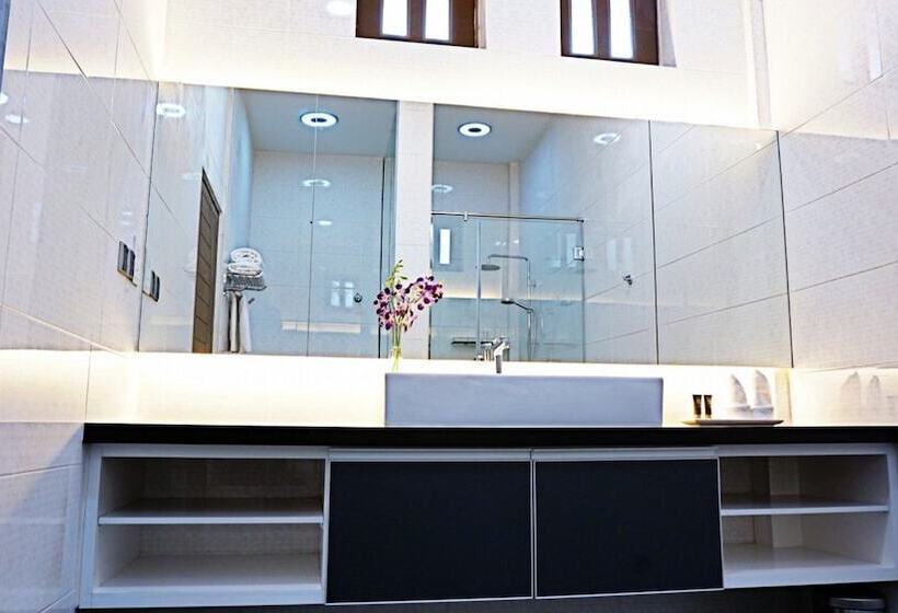 סוויטה מלכותית, Casuarina@pangkor