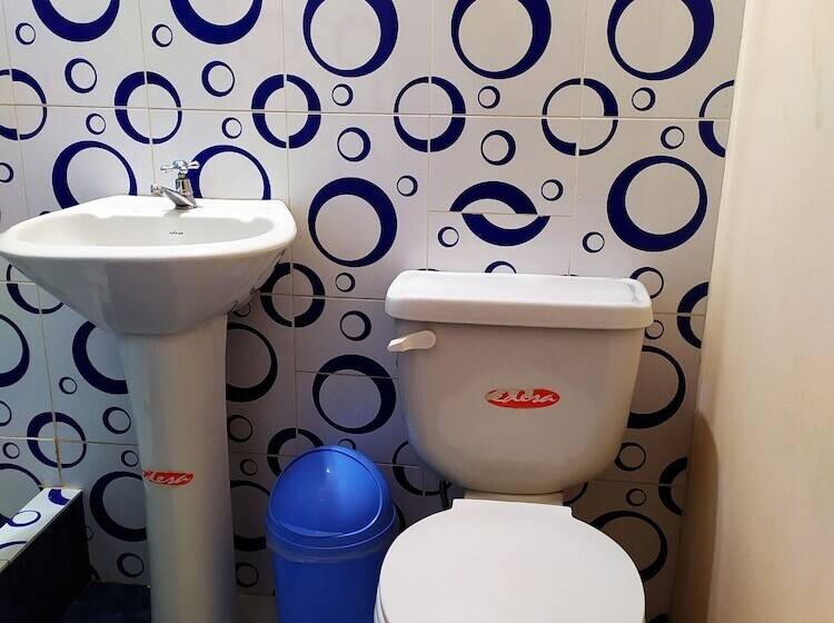 Семейный Номер, Hostal Latitud Ecuem