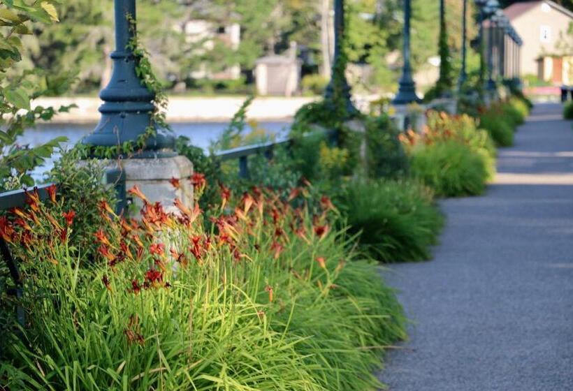 شاليه غرفة نوم واحدة, Maison Du Lac