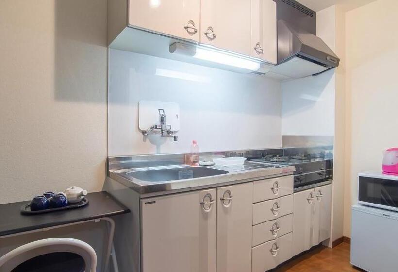 חדר משפחתי, Kenrokuen Inn