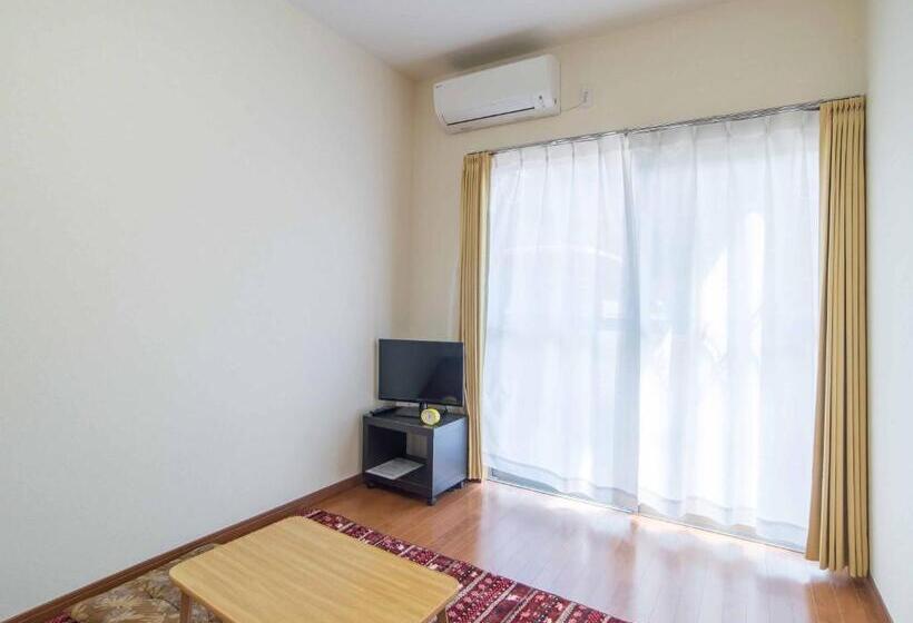 חדר סטנדרט לשלושה, Kenrokuen Inn