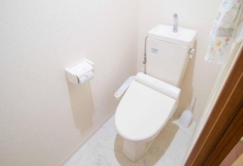 חדר סטנדרט לשלושה, Kenrokuen Inn