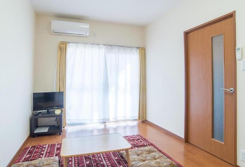 חדר סטנדרט לשלושה, Kenrokuen Inn