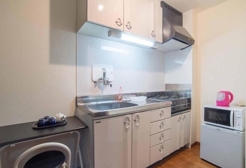 חדר סטנדרט לשלושה, Kenrokuen Inn