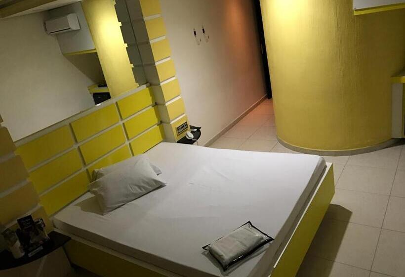 스위트, Luna Motel