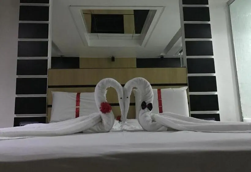 Deluxe-sviitti, Luna Motel