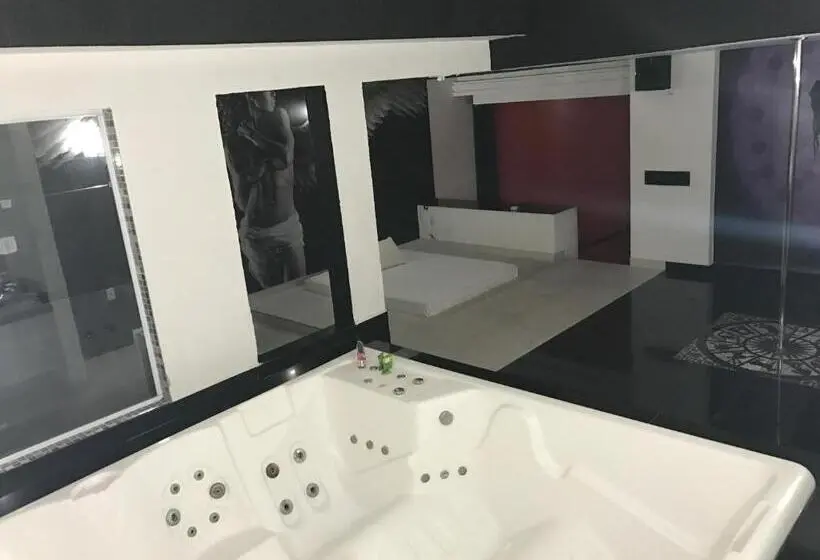 Duplex-sviitti, Luna Motel