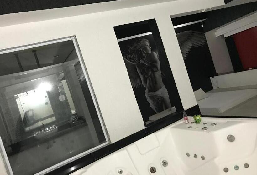 듀플렉스 스위트, Luna Motel