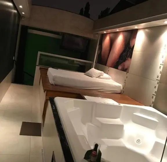 Duplex-sviitti, Luna Motel