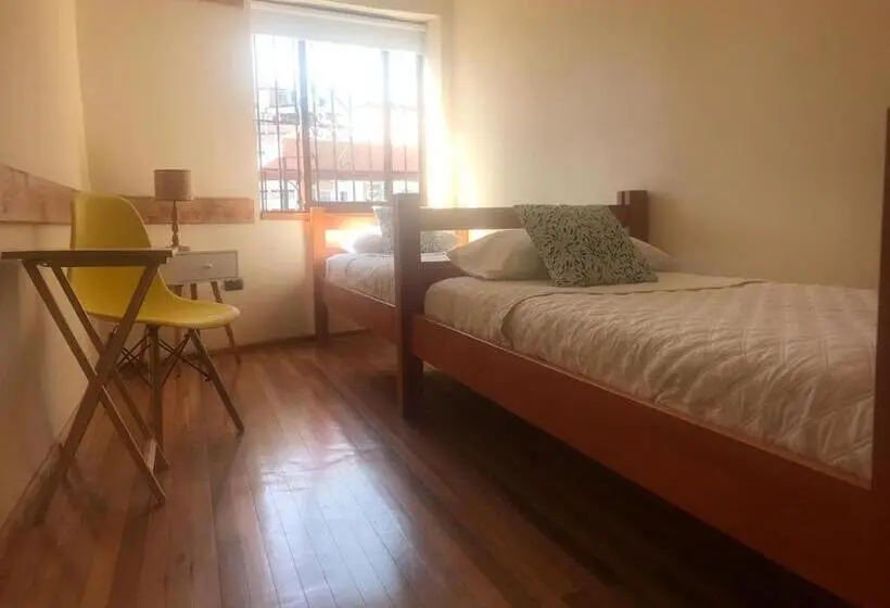 اتاق استاندارد با سرویس بهداشتی مشترک, Hostal My House