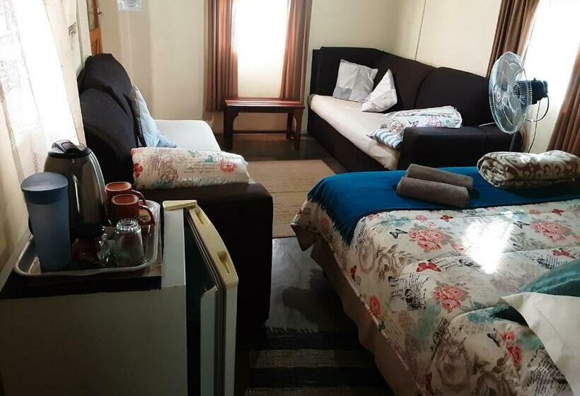 اتاق خانوادگی, Kai Oms Backpackers Lodge