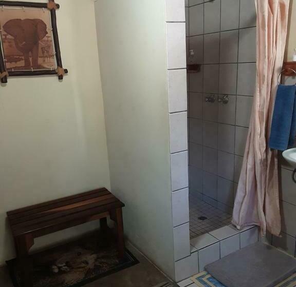 اتاق خانوادگی, Kai Oms Backpackers Lodge