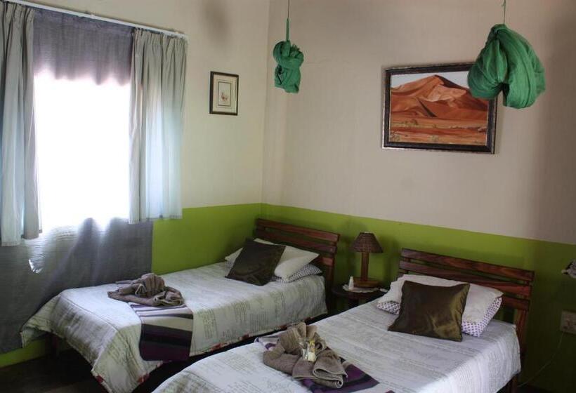 اتاق استاندارد, Kai Oms Backpackers Lodge