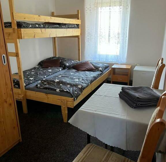 スタンダードトリプルルーム, Zrcadlová Koza