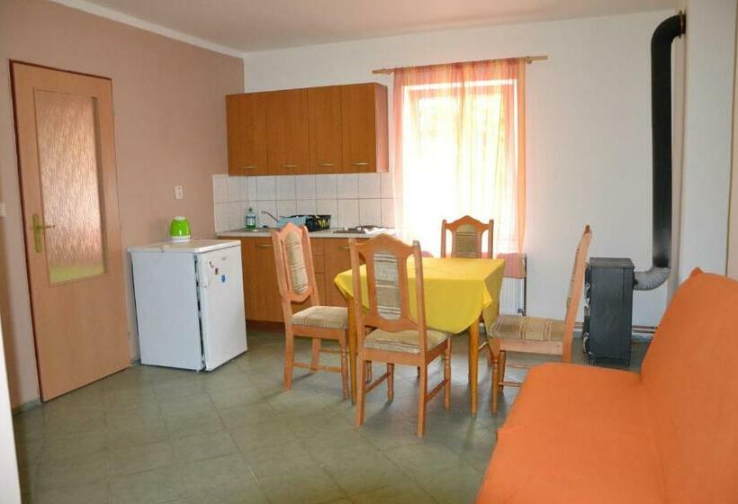 2ベッドスイートルーム, Zrcadlová Koza