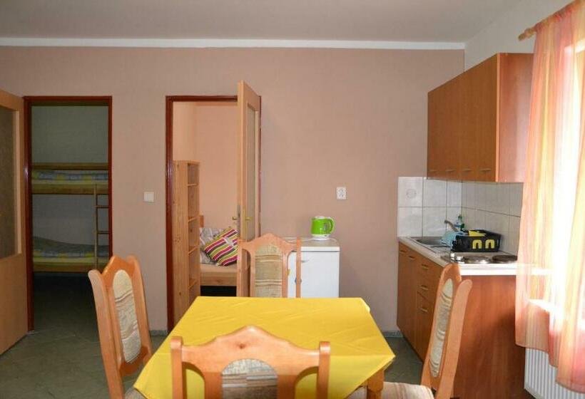 2ベッドスイートルーム, Zrcadlová Koza