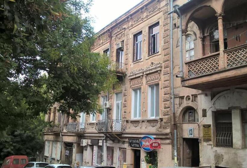آپارتمان 1 خوابه, Silk House