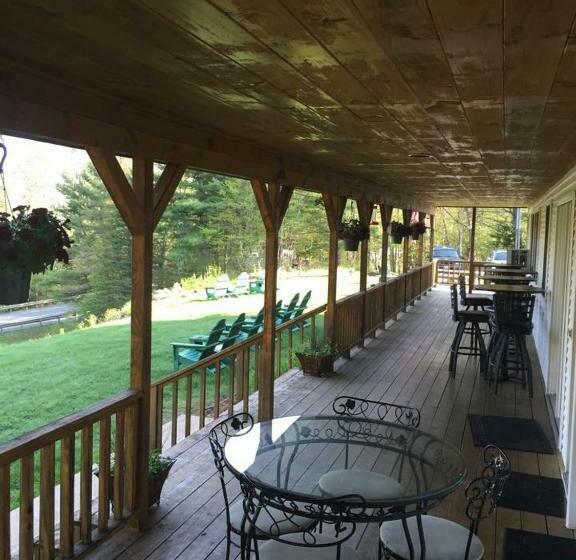 غرفة قياسية سرير كينج, Inn By The River