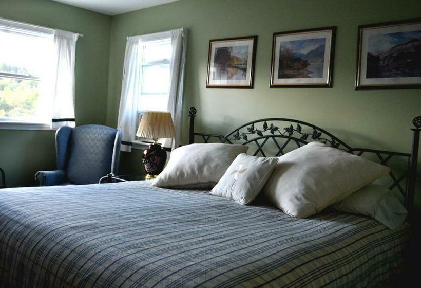 غرفة قياسية سرير كينج, Inn By The River