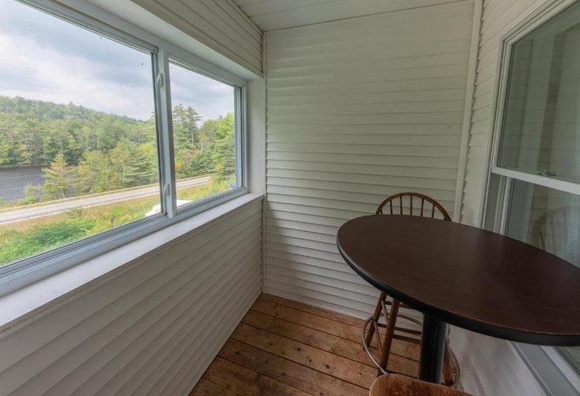 غرفة قياسية سرير كينج, Inn By The River