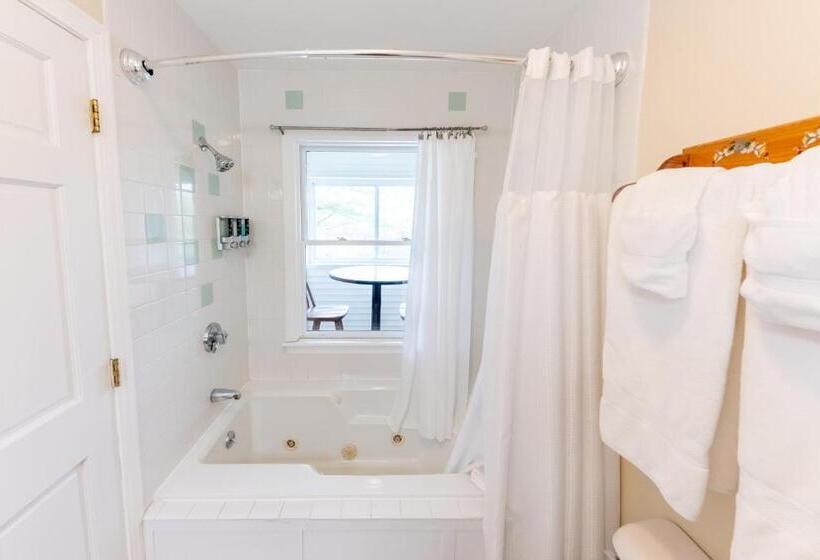 غرفة قياسية سرير كينج, Inn By The River