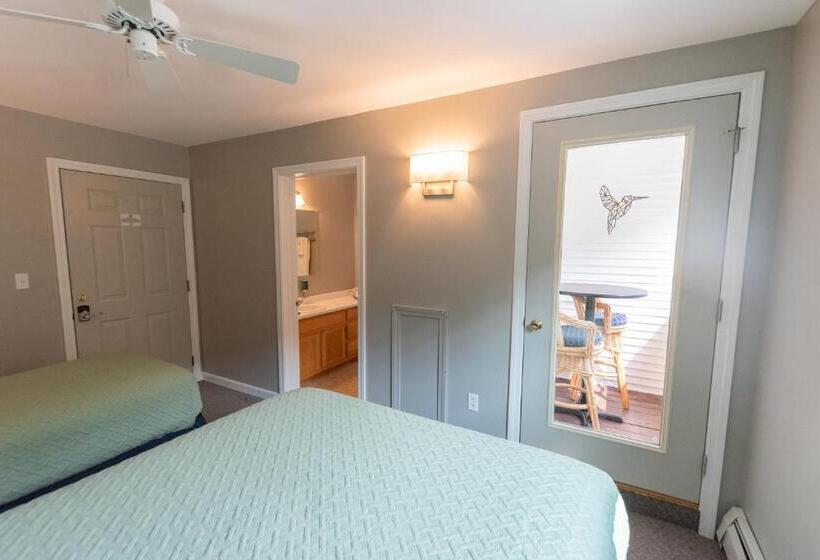 غرفة قياسية, Inn By The River