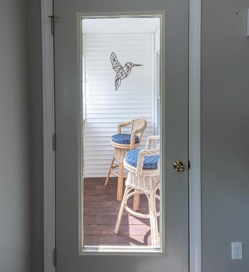 غرفة قياسية, Inn By The River