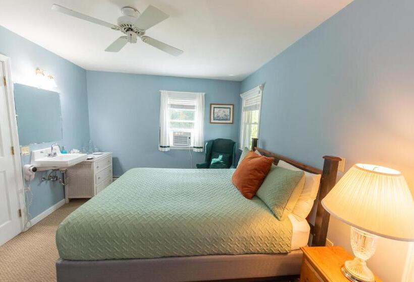 غرفة قياسية مطلّة علي الحديقة, Inn By The River