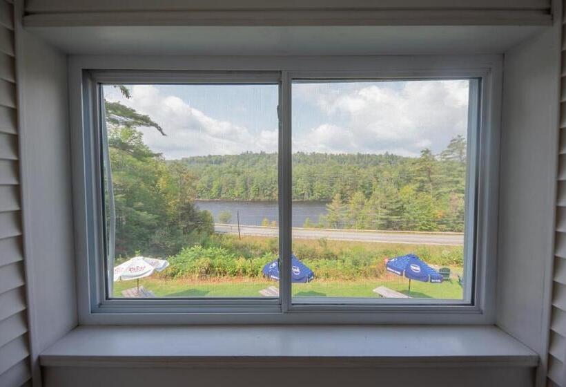 غرفة قياسية سرير كينج, Inn By The River